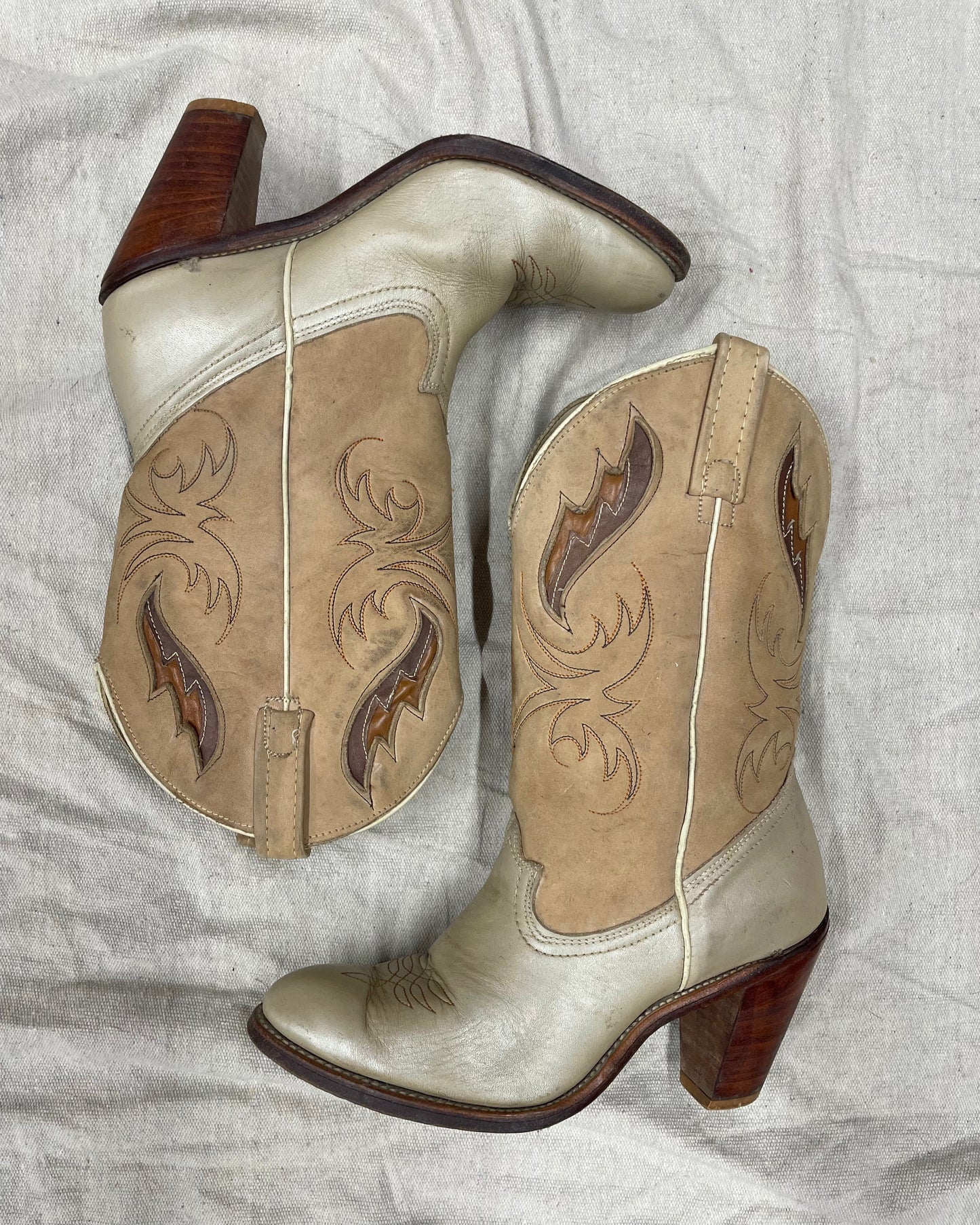 Vintage brown and cream round toe cowboy boots